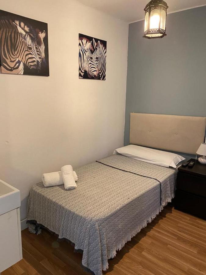 Hostal The Monkey Room Marbella Exterior photo