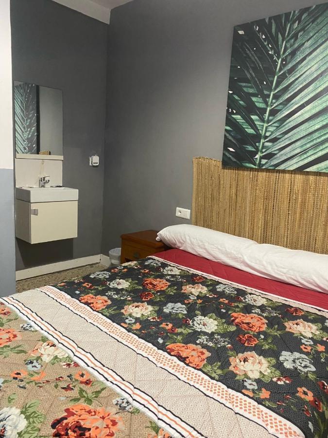 Hostal The Monkey Room Marbella Exterior photo