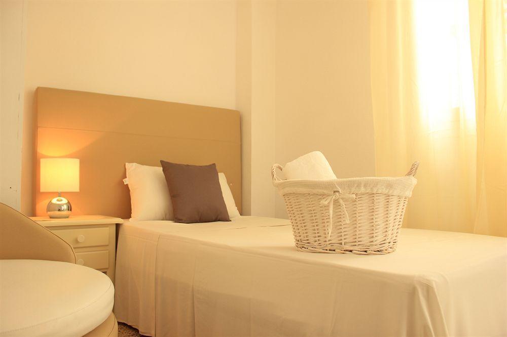 Hostal The Monkey Room Marbella Exterior photo