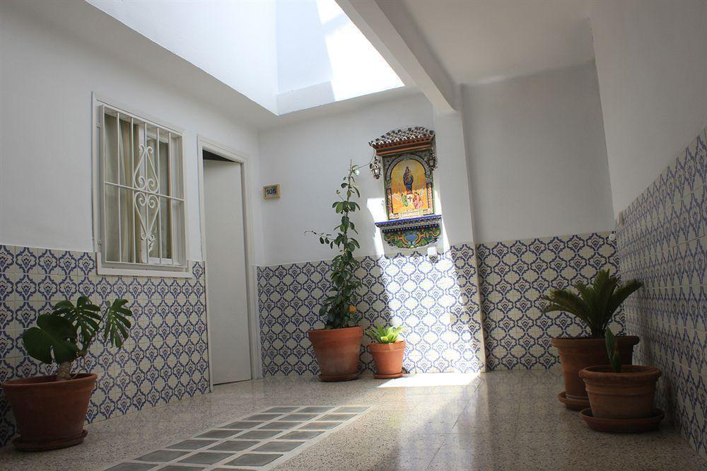 Hostal The Monkey Room Marbella Exterior photo