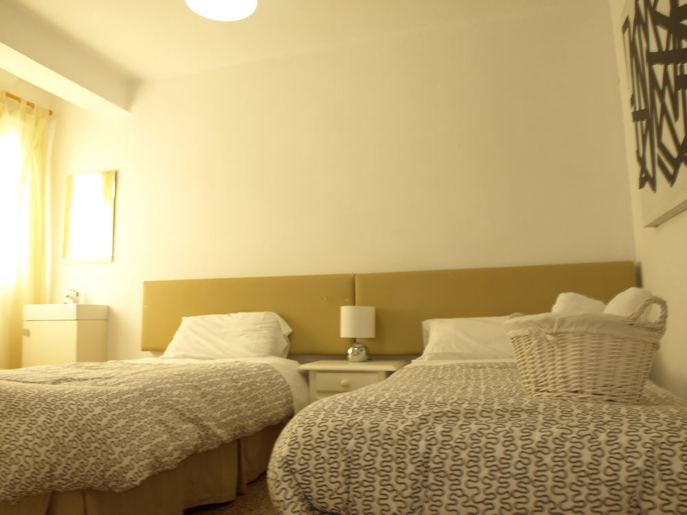 Hostal The Monkey Room Marbella Exterior photo