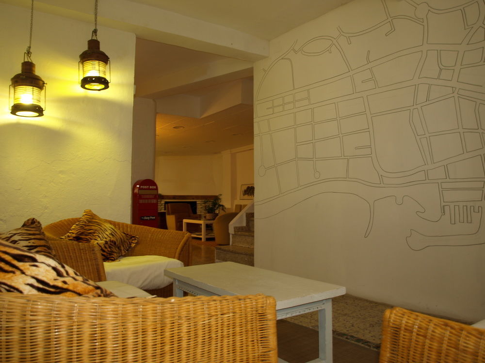 Hostal The Monkey Room Marbella Exterior photo