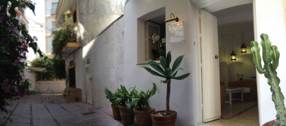 Hostal The Monkey Room Marbella Exterior photo