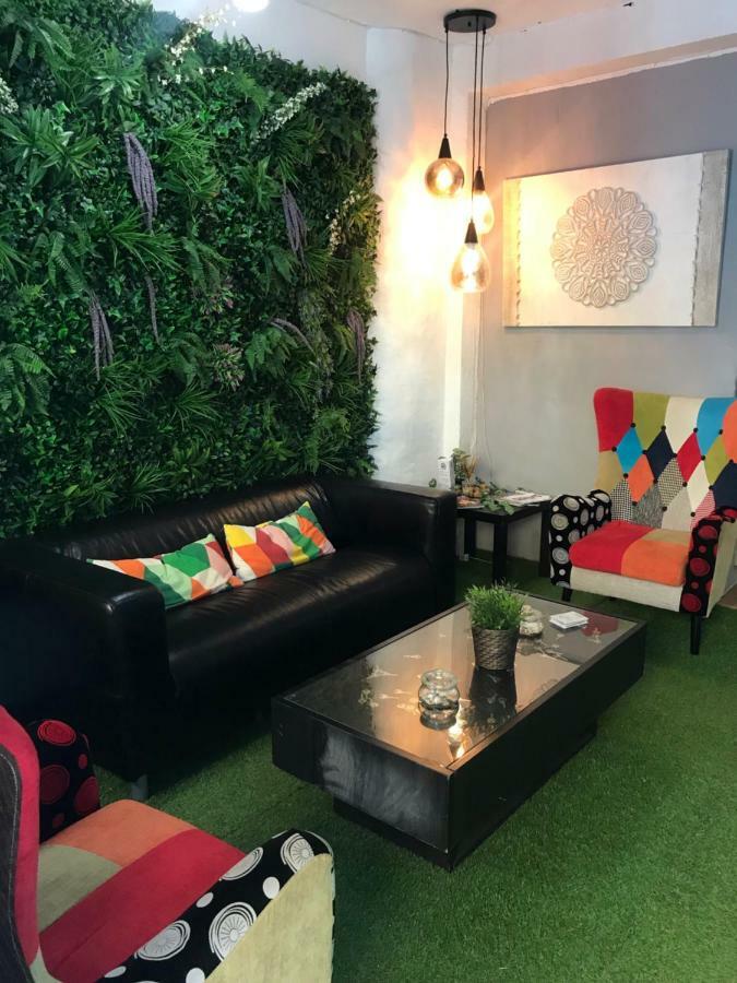 Hostal The Monkey Room Marbella Exterior photo